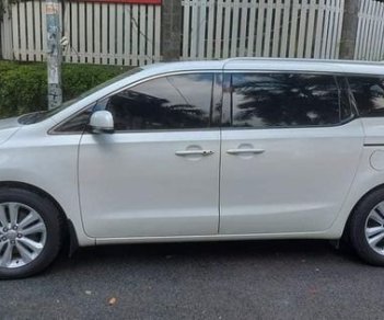Kia Sedona 2015 - Bán xe Kia Sedona 3.3GAT năm 2015, màu trắng, giá chỉ 630 triệu
