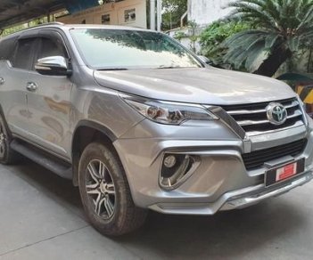 Toyota Venza 2017 - Bán ô tô Toyota Venza 2.7AWD AT năm 2017, màu bạc