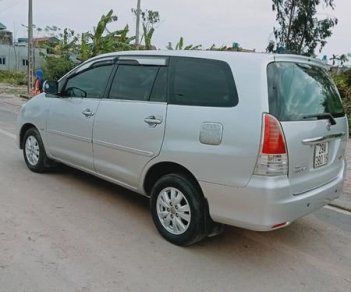 Toyota Innova G 2011 - Bán xe Toyota Innova 2.0G năm sản xuất 2011, màu bạc