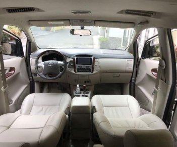 Toyota Innova V 2015 - Cần bán gấp Toyota Innova V năm sản xuất 2015, màu vàng cát, giá 496tr