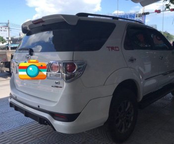 Toyota Fortuner 2.8V 4x4AT 2015 - Bán Toyota Fortuner 2.8V 4x4AT năm 2015, màu trắng xe gia đình, giá chỉ 620 triệu