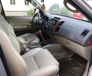 Toyota Fortuner 2010 - Cần bán xe Fortuner 2010 số sàn, máy dầu, màu bạc