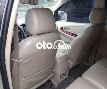 Toyota Innova  2.0E 2006 - Cần bán gấp Toyota Innova 2.0E năm sản xuất 2006, màu bạc, giá chỉ 180 triệu