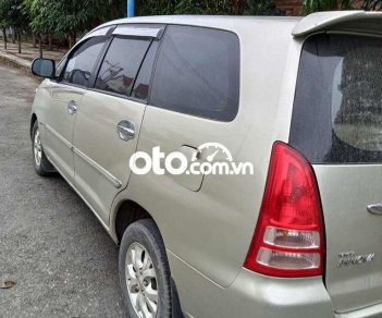 Toyota Innova  2.0E 2006 - Cần bán gấp Toyota Innova 2.0E năm sản xuất 2006, màu bạc, giá chỉ 180 triệu