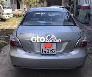 Toyota Vios  E  2010 - Cần bán gấp Toyota Vios E năm 2010, màu bạc xe gia đình, giá 245tr