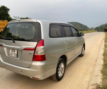 Toyota Innova 2.0E MT 2015 - Bán Toyota Innova 2.0E MT sản xuất năm 2015, màu bạc số sàn