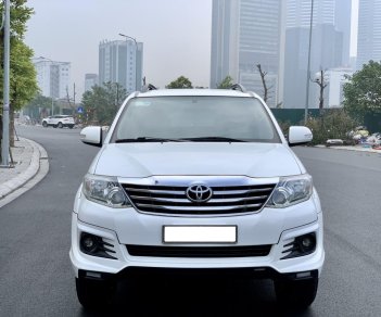 Toyota Fortuner 2015 - Bán gấpToyota Fortuner 2.7 Sportivo 4x2 AT, màu trắng, động cơ hộp số nguyên bản, giấy tờ đầy đủ, giá cạnh tranh