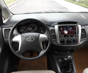 Toyota Innova   2.0E  2013 - Bán Toyota Innova 2.0E năm 2013, màu bạc