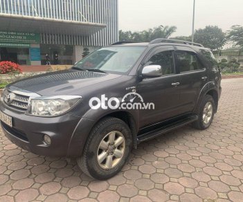 Toyota Fortuner 2.7V  2011 - Cần bán lại xe Toyota Fortuner 2.7V sản xuất năm 2011, màu xám còn mới, giá 388tr