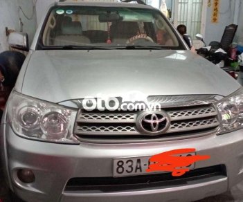 Toyota Fortuner 2010 - Bán Toyota Fortuner năm sản xuất 2010, màu bạc chính chủ