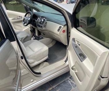 Toyota Innova   2.0E   2014 - Xe Toyota Innova 2.0E sản xuất năm 2014, màu bạc, giá tốt