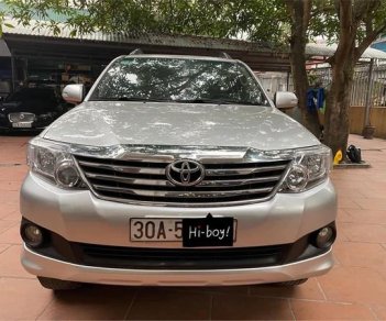 Toyota Fortuner 2014 - Cần bán gấp Toyota Fortuner 2.7V 4x2AT sản xuất 2014, màu bạc, giá tốt