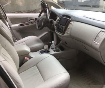 Toyota Innova V 2015 - Cần bán gấp Toyota Innova V năm sản xuất 2015, màu vàng cát, giá 496tr