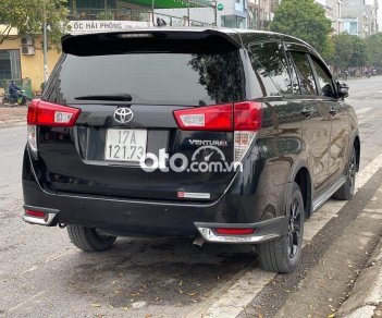 Toyota Innova 2.0 Venturer AT 2018 - Cần bán gấp Toyota Innova 2.0 Venturer AT sản xuất 2018, màu đen