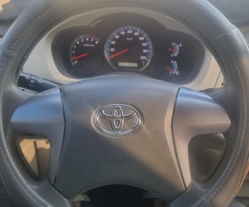 Toyota Innova 2015 - Bán xe Toyota Innova 2.0E MT năm 2015, màu bạc, 1 siêu phẩm bền bỉ thần thánh không dịch vụ 1 ngày