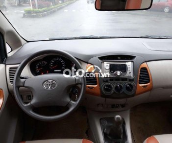 Toyota Innova  G 2010 - Bán Toyota Innova G năm 2010, màu bạc xe gia đình, 278 triệu