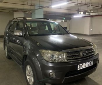 Toyota Fortuner 2010 - Bán Toyota Fortuner 2.7 V 4X4 AT năm sản xuất 2010, màu xám, cam kết xe không đâm đụng, không ngập nước