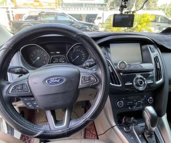 Ford Focus Titanium 2016 - Cần bán xe Ford Focus Titanium sản xuất năm 2016, màu trắng