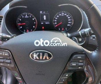 Kia Cerato 2 0AT 2016 - Cần bán gấp Kia Cerato 2 0AT năm sản xuất 2016, màu đen, xe nhập, giá chỉ 455 triệu