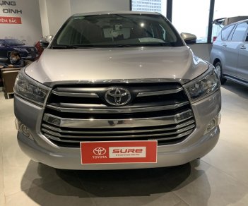 Toyota Innova 2018 - Bán gấp xe Toyota Innova E 2.0MT, năm 2018 màu bạc, giấy tờ đầy đủ hợp pháp lý, sang tên nhanh gọn lẹ