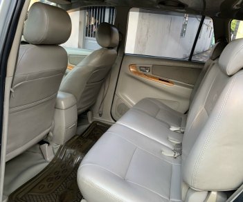 Toyota Innova 2009 - Bán Toyota Innova G đời 2009, màu bạc rất mới, xe tốt, thiện chí thương lượng