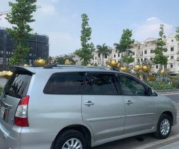 Toyota Innova 2.0V 2012 - Bán ô tô Toyota Innova 2.0V năm 2012, màu bạc, giá chỉ 380 triệu