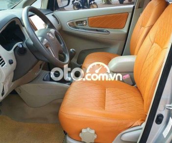 Toyota Innova   E  2015 - Cần bán Toyota Innova E sản xuất 2015, màu bạc, 380 triệu