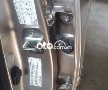 Toyota Innova  2.0G 2015 - Cần bán lại xe Toyota Innova 2.0G sản xuất năm 2015, màu bạc, nhập khẩu nguyên chiếc giá cạnh tranh