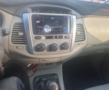 Toyota Innova 2015 - Bán xe Toyota Innova 2.0E MT năm 2015, màu bạc, 1 siêu phẩm bền bỉ thần thánh không dịch vụ 1 ngày