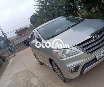 Toyota Innova 2.0E 2015 - Bán ô tô Toyota Innova 2.0E năm sản xuất 2015, màu bạc chính chủ