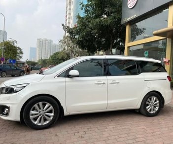 Kia Sedona 2016 - Cần bán gấp Kia Sedona 3.3 GAT sản xuất năm 2016, màu trắng, 626tr