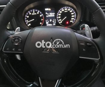 Mitsubishi Outlander Sport 2.0AT 2019 - Bán ô tô Mitsubishi Outlander Sport 2.0AT năm sản xuất 2019, màu đen còn mới