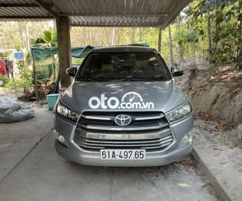 Toyota Innova E 2018 - Cần bán gấp Toyota Innova E sản xuất 2018, màu xám ít sử dụng