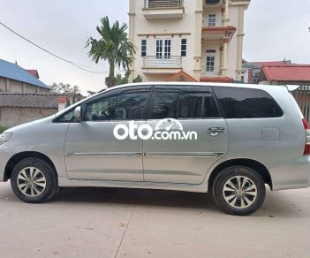 Toyota Innova 2.0E 2015 - Bán ô tô Toyota Innova 2.0E năm sản xuất 2015, màu bạc chính chủ