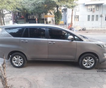 Toyota Innova 2017 - Bán Toyota Innova năm 2017 màu bạc giá chỉ 450 triệu