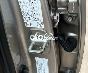 Toyota Innova  2.0 G   2013 - Bán Toyota Innova 2.0 G năm 2013, màu bạc