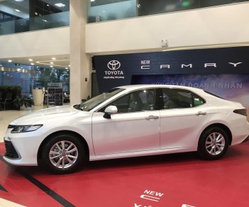 Toyota Camry 2022 - Giá chỉ 1 tỷ 070, sẵn xe giao ngay, khuyến mại cực sốc