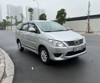 Toyota Innova   2.0E   2013 - Bán xe Toyota Innova 2.0E sản xuất năm 2013, màu bạc