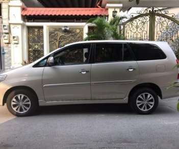 Toyota Innova 2.0V 2015 - Bán Toyota Innova 2.0V năm 2015, màu vàng cát