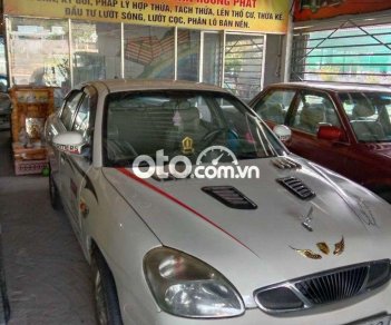 Daewoo Nubira 2.0 2002 - Cần bán lại xe Daewoo Nubira 2.0 sản xuất 2002, màu trắng