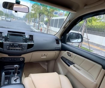 Toyota Fortuner 2015 - Bán gấpToyota Fortuner 2.7 Sportivo 4x2 AT, màu trắng, động cơ hộp số nguyên bản, giấy tờ đầy đủ, giá cạnh tranh