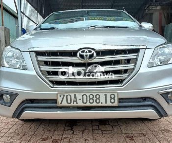 Toyota Innova 2.0E 2015 - Bán xe Toyota Innova 2.0E sản xuất năm 2015, màu bạc