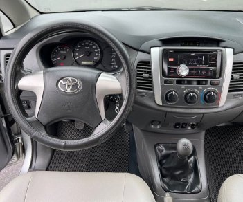 Toyota Innova   2.0E   2013 - Bán xe Toyota Innova 2.0E sản xuất năm 2013, màu bạc