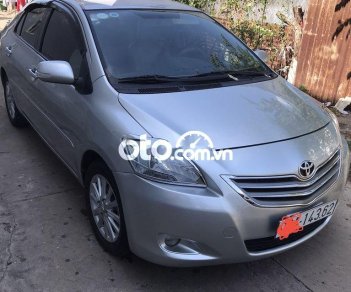 Toyota Vios  E  2010 - Cần bán gấp Toyota Vios E năm 2010, màu bạc xe gia đình, giá 245tr