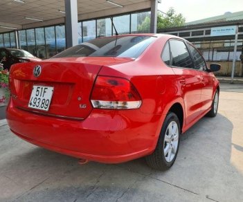 Volkswagen Polo   2015 - Cần bán xe Volkswagen Polo sản xuất năm 2015, màu đỏ  