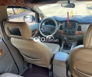 Toyota Innova  G   2011 - Cần bán gấp Toyota Innova G năm 2011, màu bạc, giá 275tr