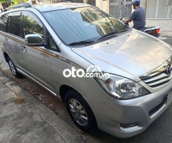 Toyota Innova 2.0G 2011 - Cần bán Toyota Innova 2.0G năm 2011, màu bạc