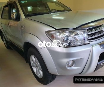 Toyota Fortuner   V  2009 - Bán Toyota Fortuner V năm 2009, màu bạc xe gia đình