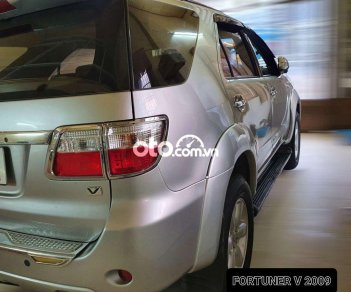 Toyota Fortuner   V  2009 - Bán Toyota Fortuner V năm 2009, màu bạc xe gia đình