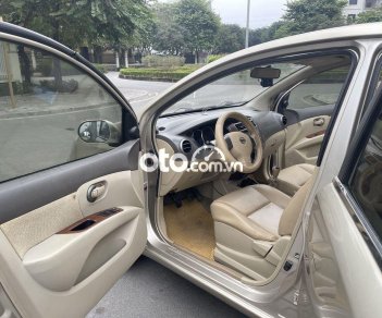 Nissan Grand livina 2012 - Bán Nissan Grand livina 1.8MT sản xuất năm 2012, màu vàng